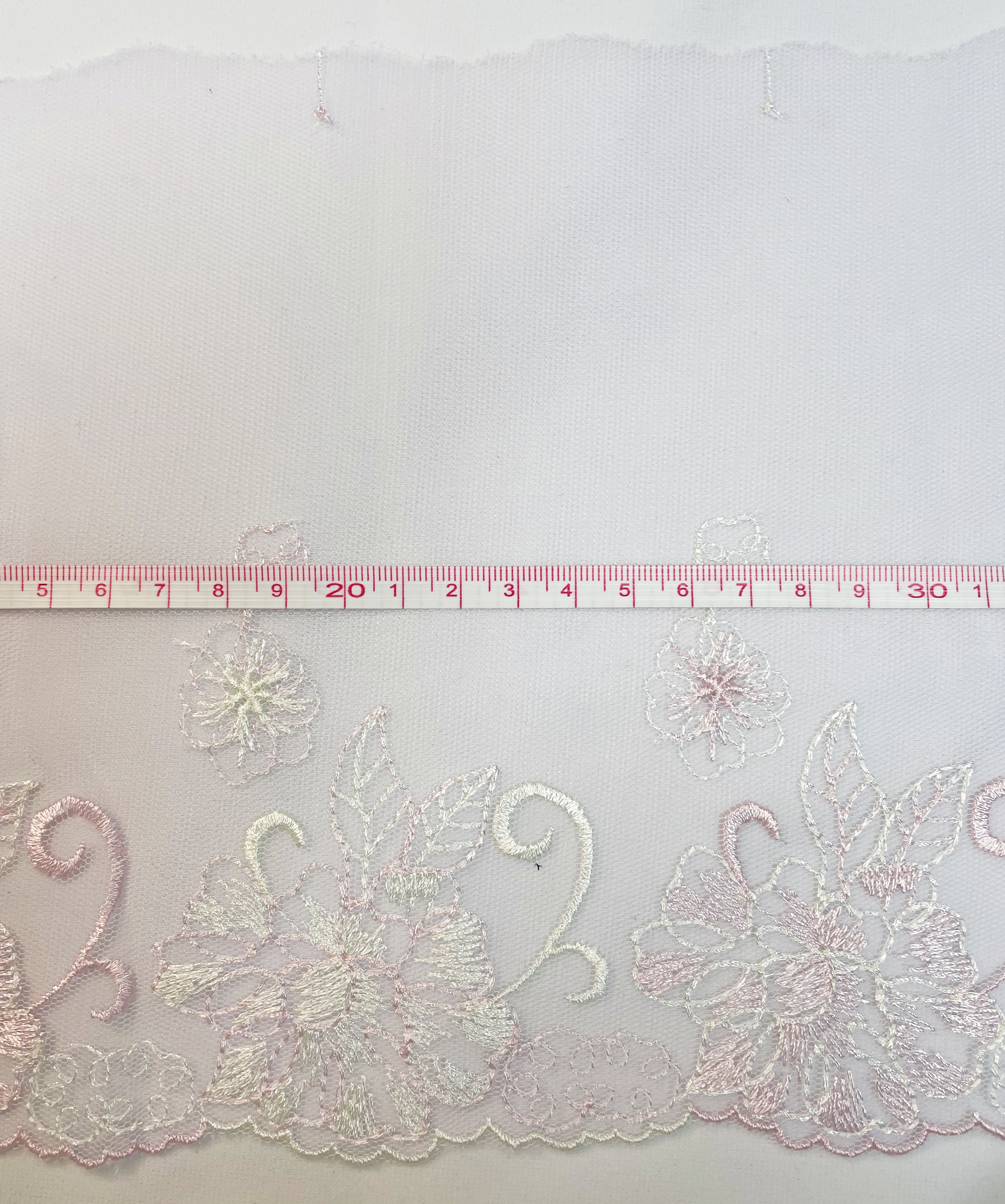 China Manufacturer Can Customize Embroidered Laces And Trims 