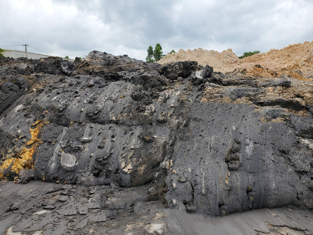 Water System Mixed with Black Clay