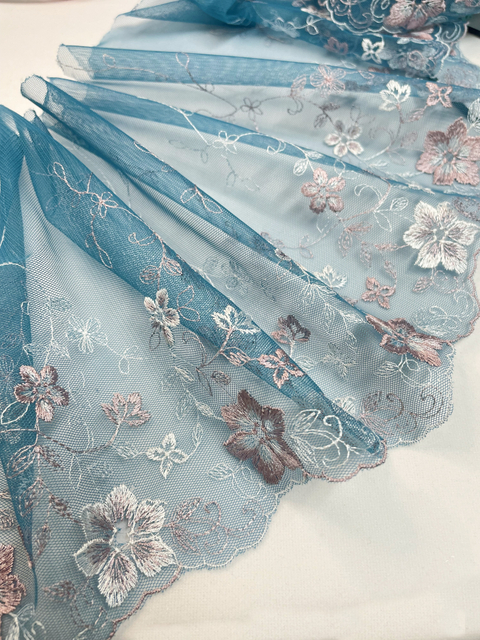 China Supply Fabric Lace with Chiffon Flower for Garment
