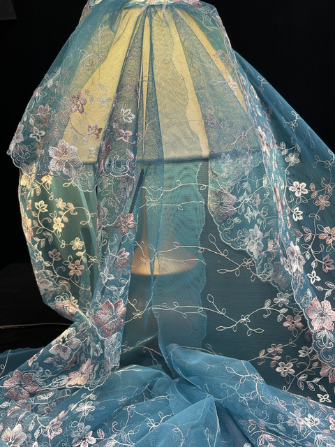 China Supply Fabric Lace with Chiffon Flower for Garment