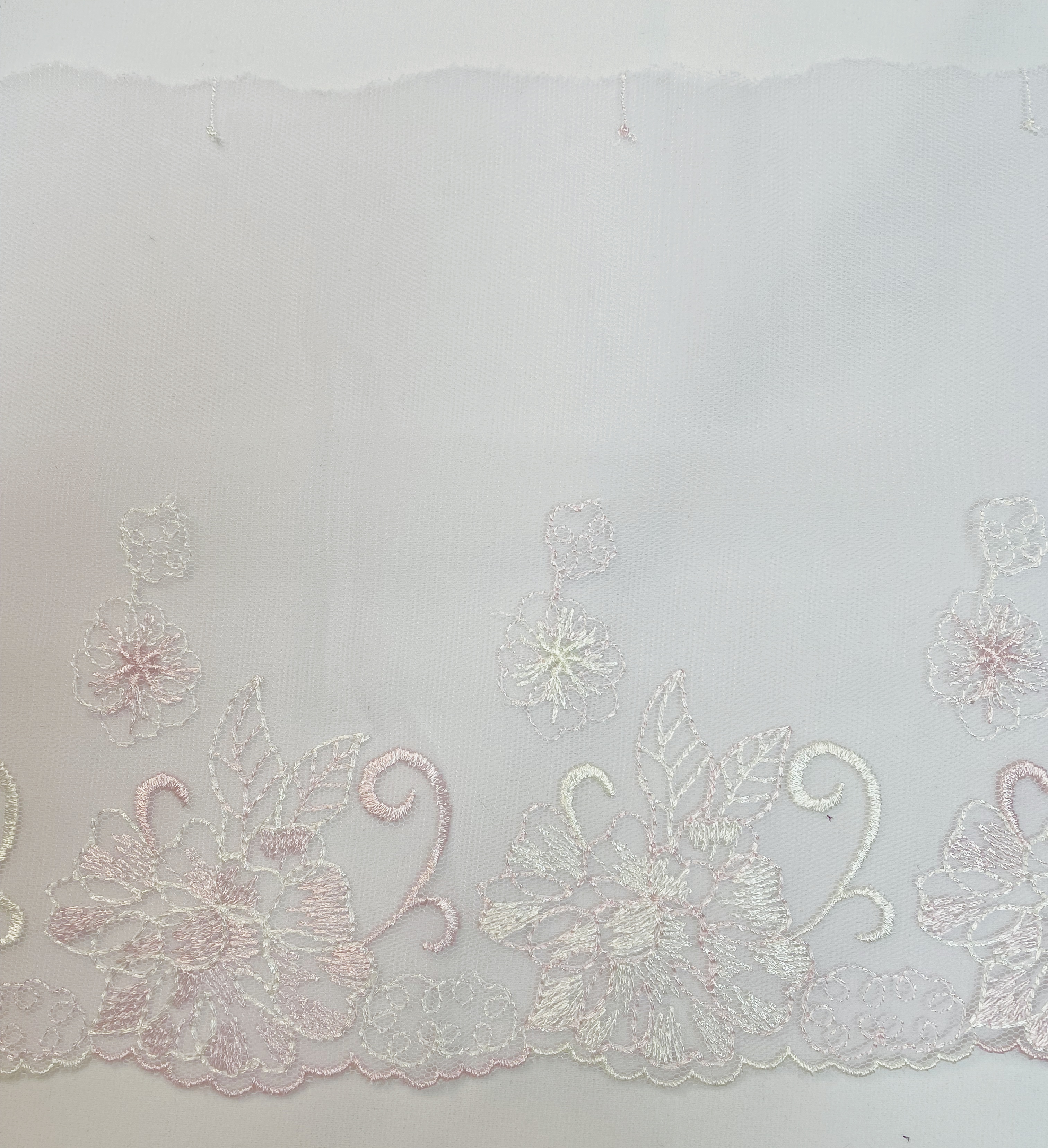 China Manufacturer Can Customize Embroidered Laces And Trims 