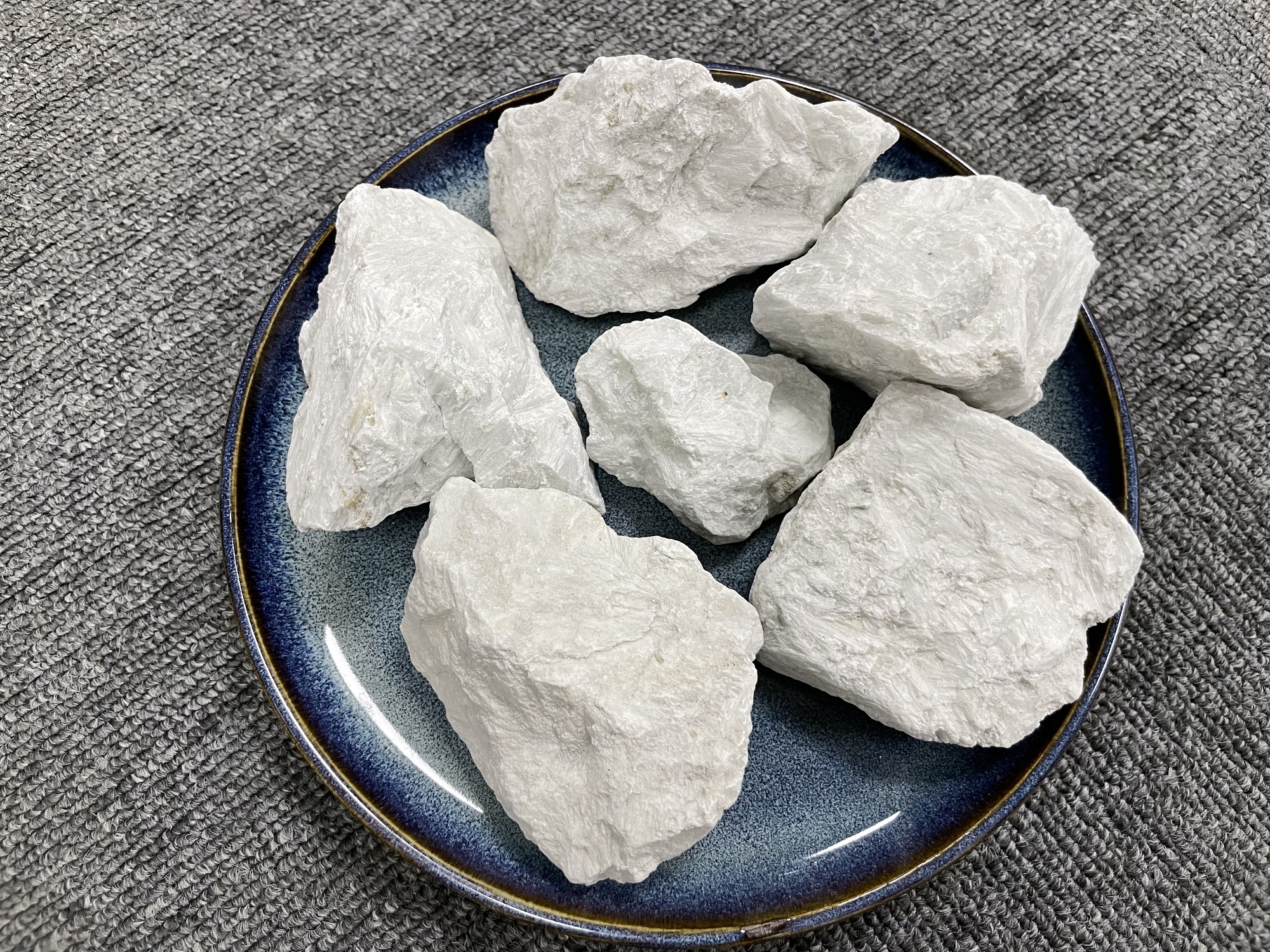 Low Price Wollastonite Chips Low Loi For Ceramic 