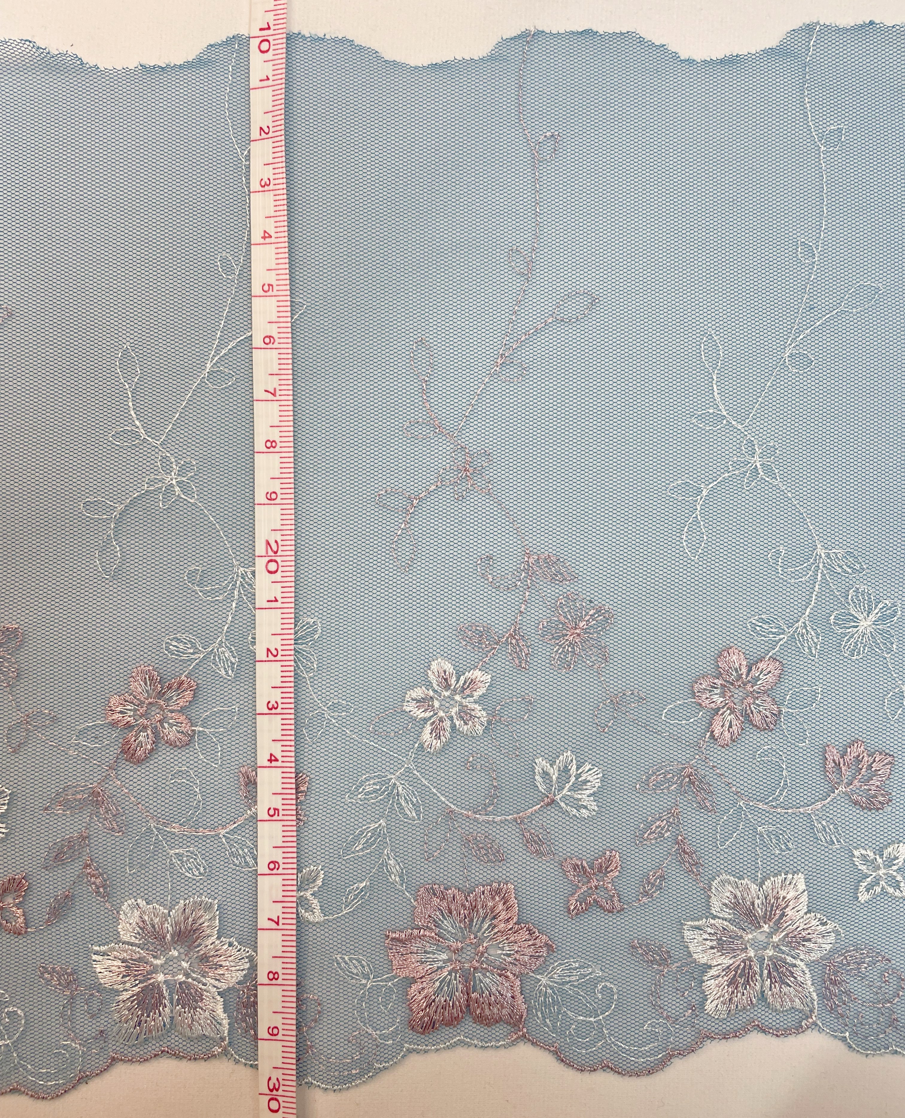 China Supply Fabric Lace with Chiffon Flower for Garment