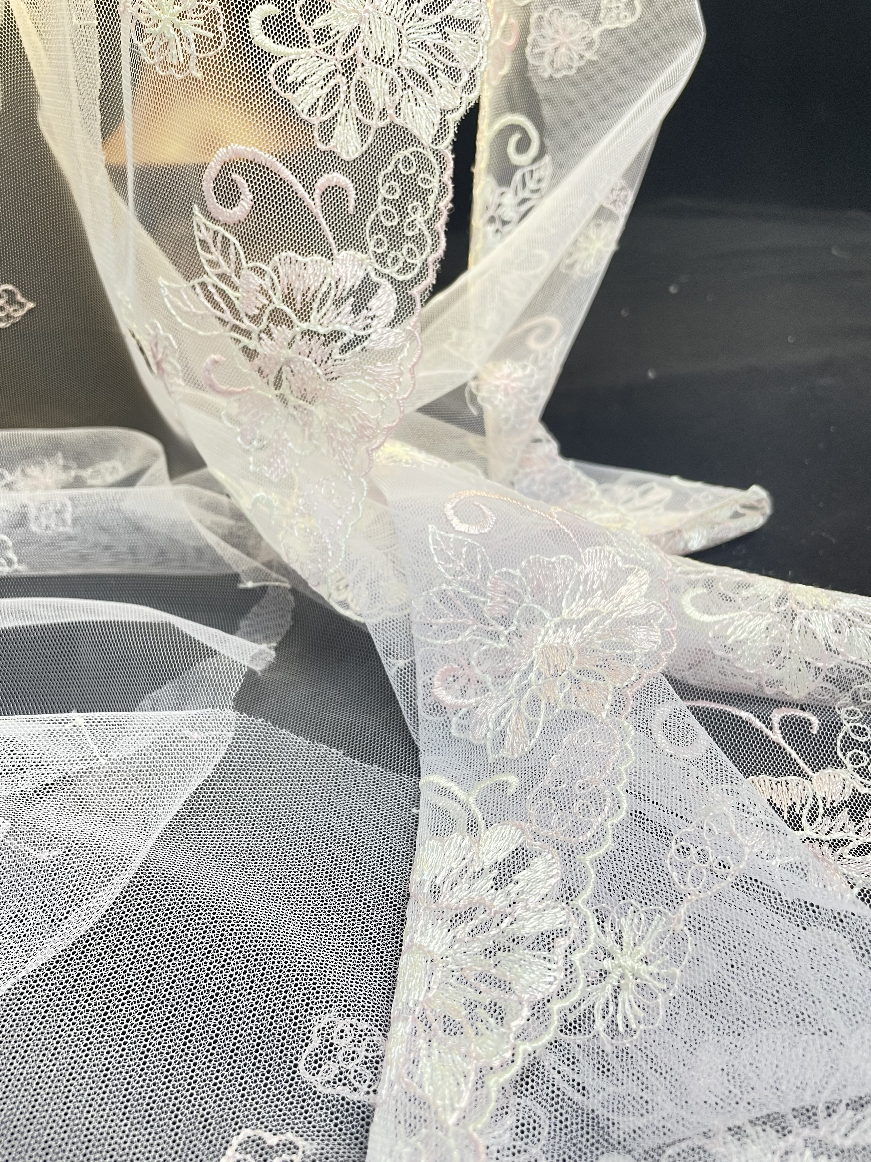 China Manufacturer Can Customize Embroidered Laces And Trims 