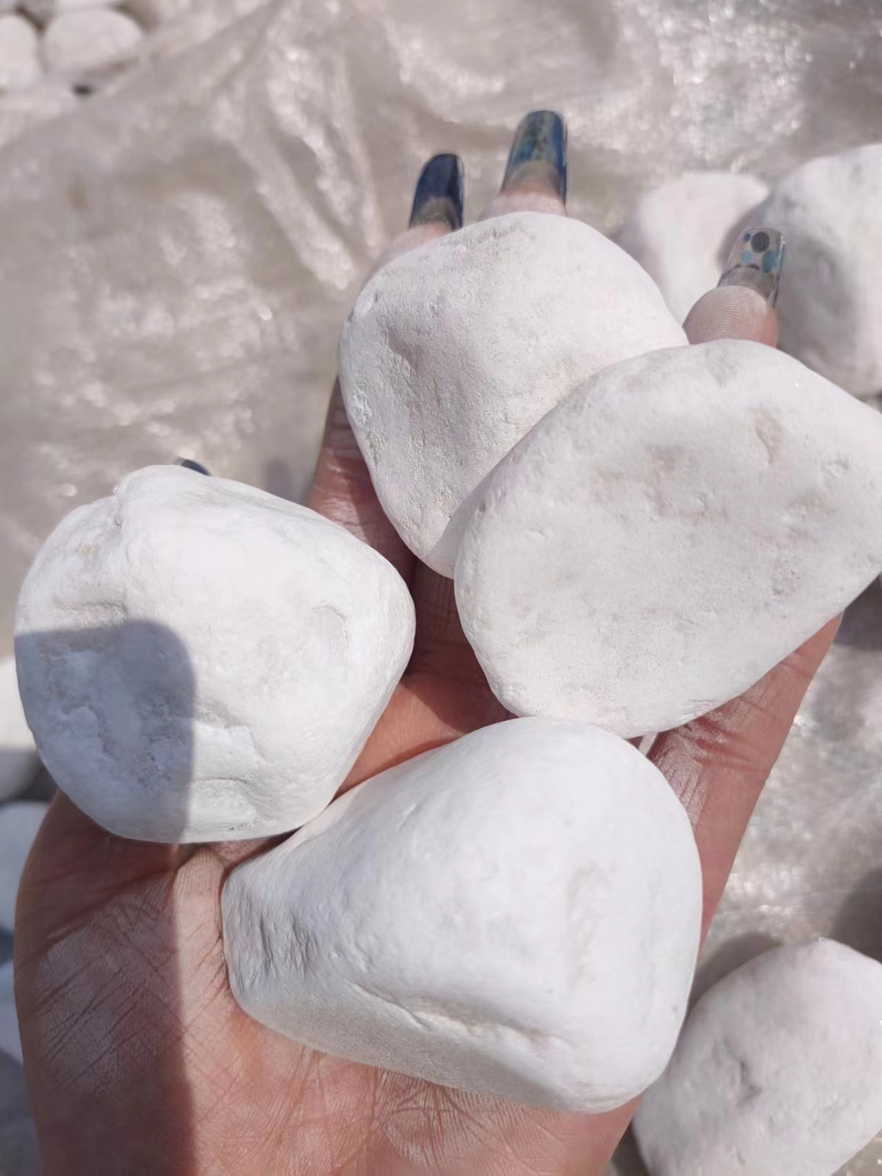  Hot Sell Garden Best Natural White Pebble Stone for Sell White Marble Gravel Pebbles Size 0.3-05/ 04-06/0.6-0.9/9-12/12-15/15-20/20-30/30-50/50-80